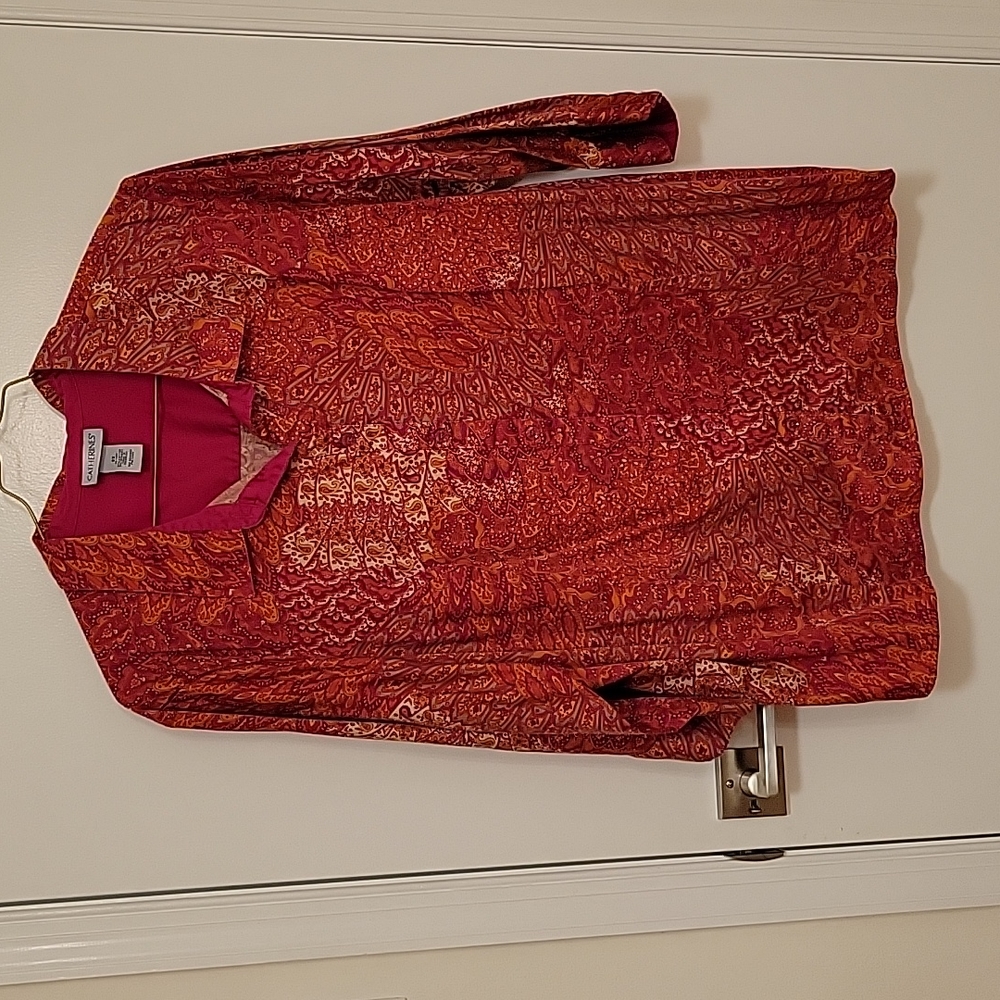 Patterned blouse with 3/4 length sleeves and side slits in 3X